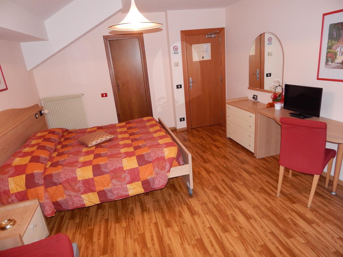 Albergo Ginevra Roncone Exteriör bild