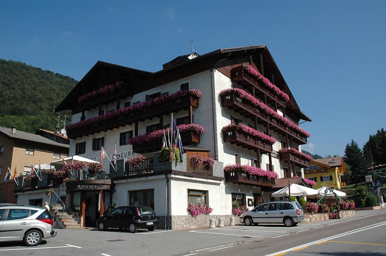 Albergo Ginevra Roncone Exteriör bild