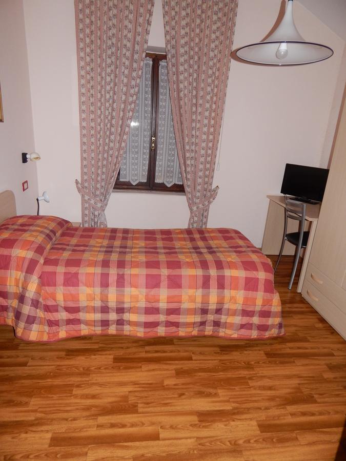 Albergo Ginevra Roncone Exteriör bild